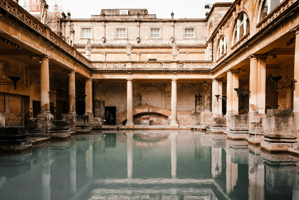 Windsor, Stonehenge, Bath & Oxford 2 Day Tour