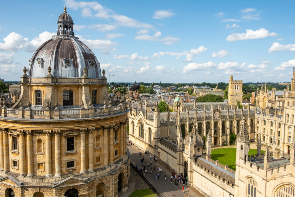 Windsor, Stonehenge, Bath & Oxford 2 Day Tour