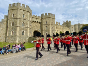 Windsor, Stonehenge & Bath Day Tour with 14th Century Pub Lunch in Lacock